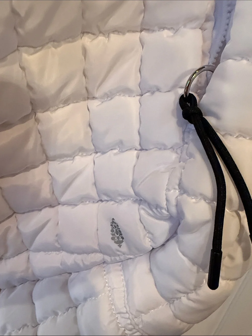 Quilted Oversized White Tote Bag - Lightweight Puffer Shoulder Bag - Picture 3 of 6